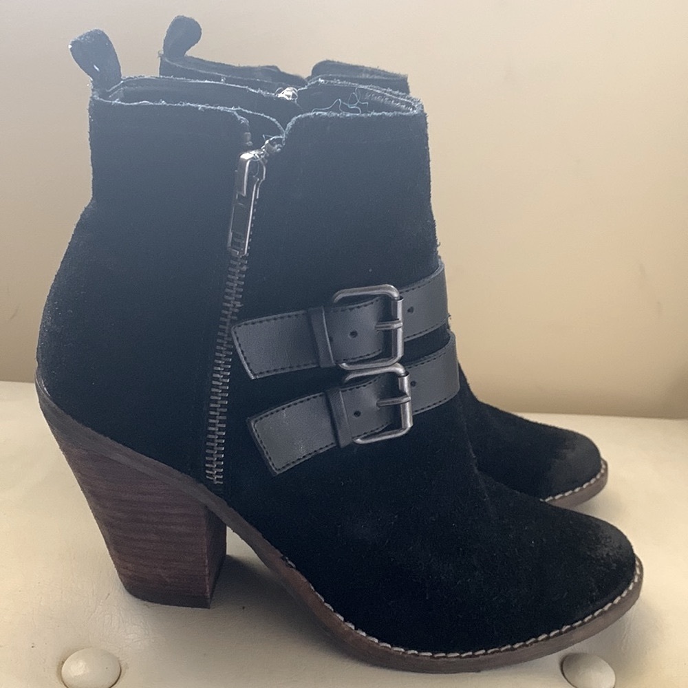 DOLCE VITA Black Suede Stacked Heels Ankle Boots Buckles Fall Winter Classic 6.5